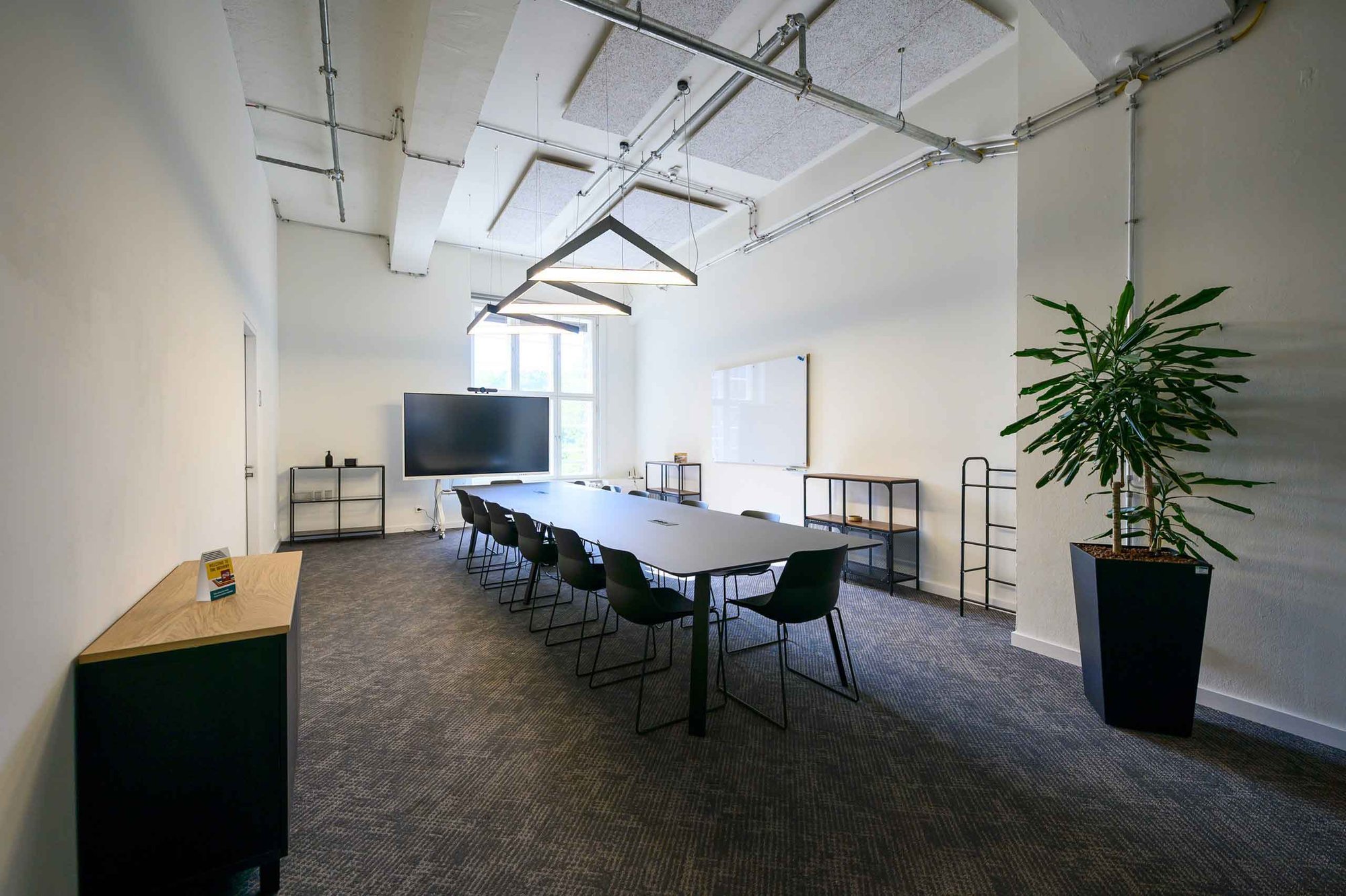 Drivery_Rosie_meeting-space